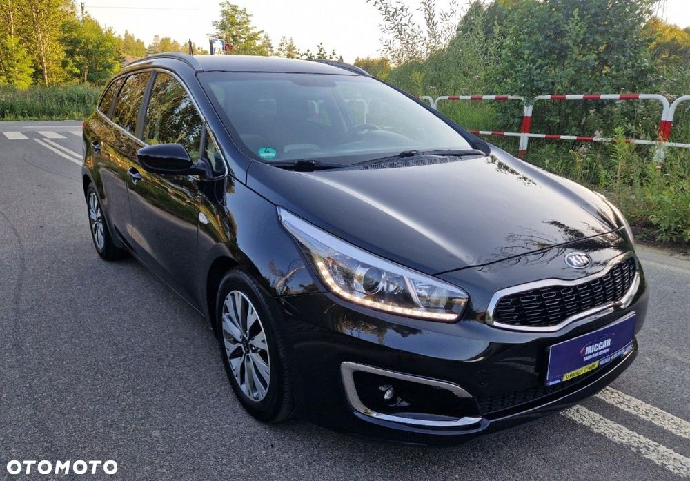 Kia Ceed 1.6 GDI Fifa World Cup Edition - 12
