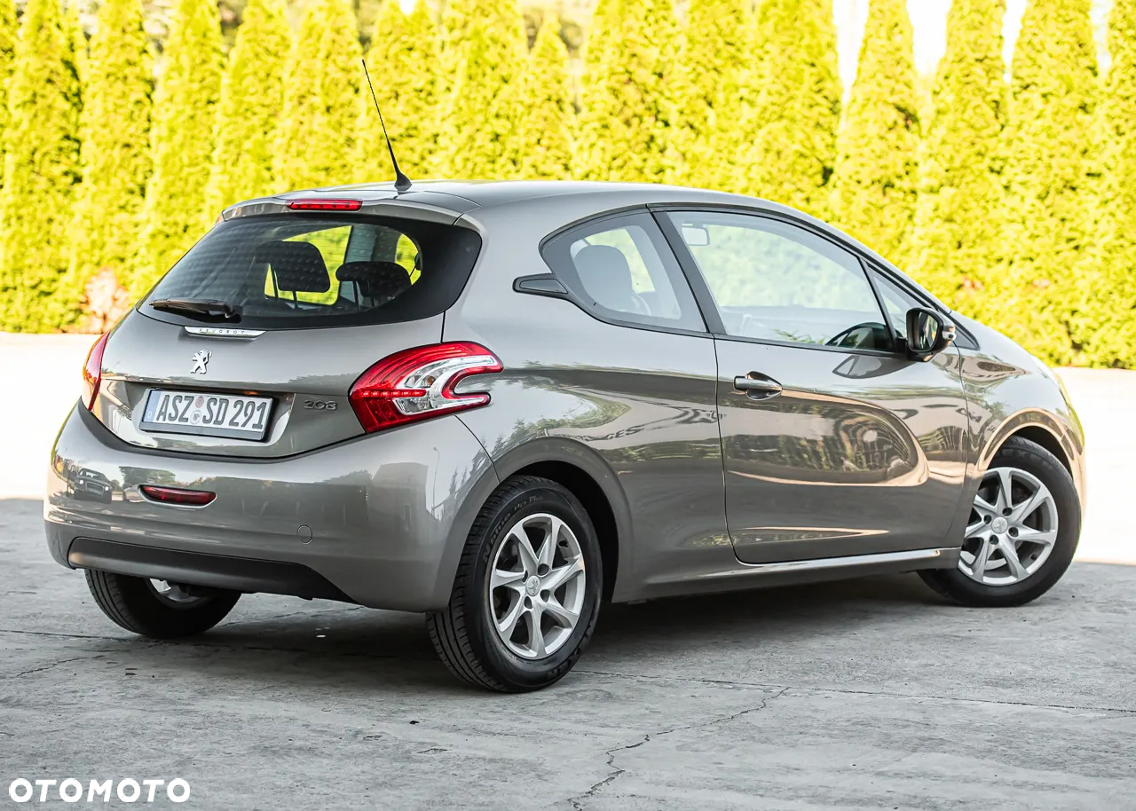 Peugeot 208 - 13