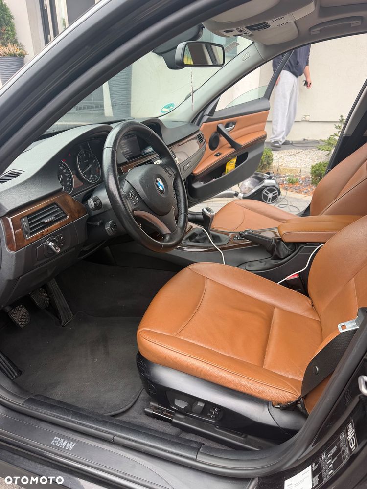 BMW Seria 3 320i - 5