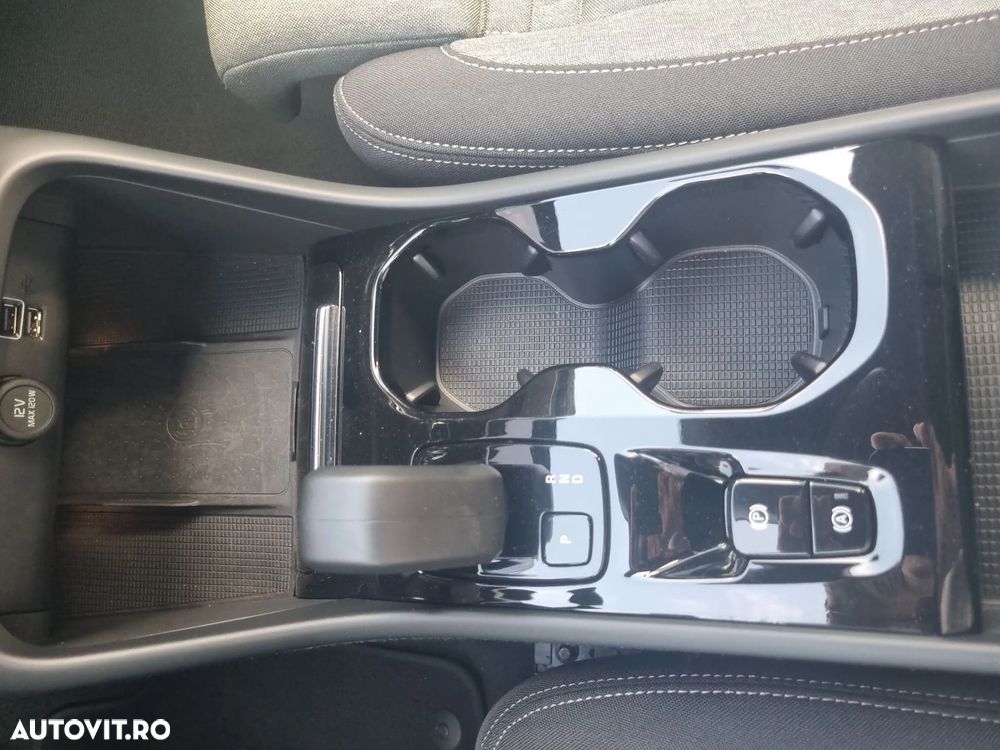 VOLVO XC40 2023 — imagine 17