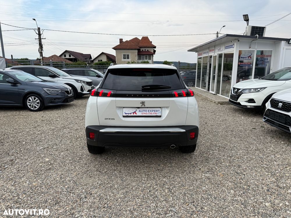 Peugeot 2008 - 6