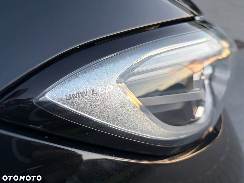 BMW Seria 3 330e M Sport - 32