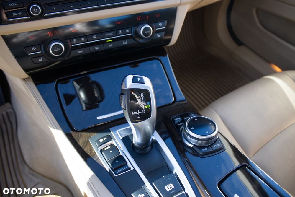 BMW Seria 5 528i xDrive - 11
