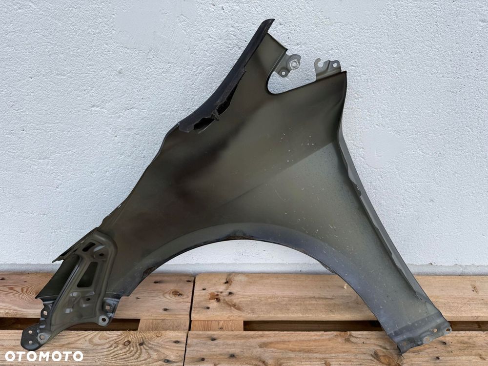 blotnik przod przedni prawy toyota corolla e21 sedan 2018- bardzo ladny org - 5