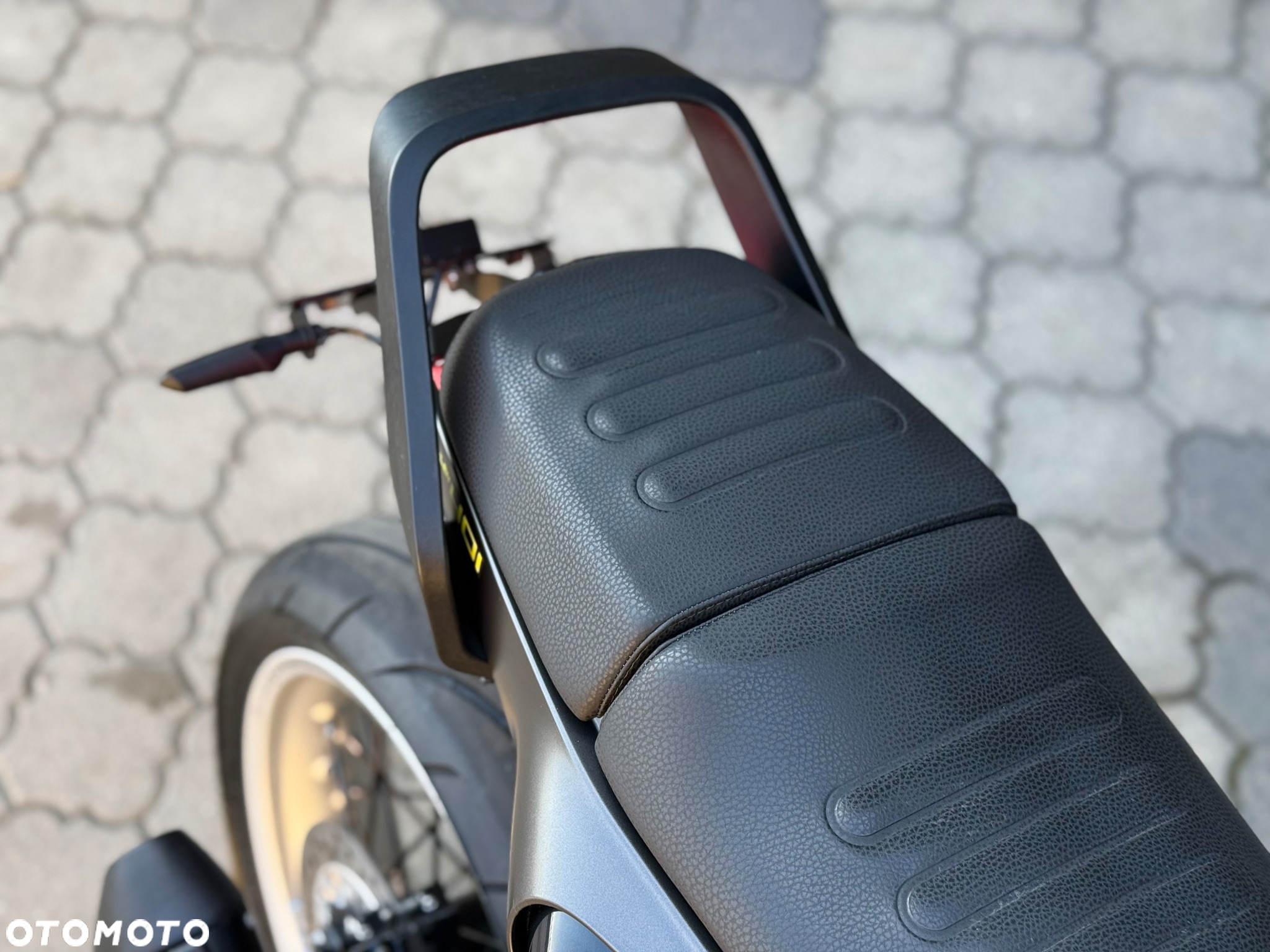 Husqvarna Svartpilen - 19
