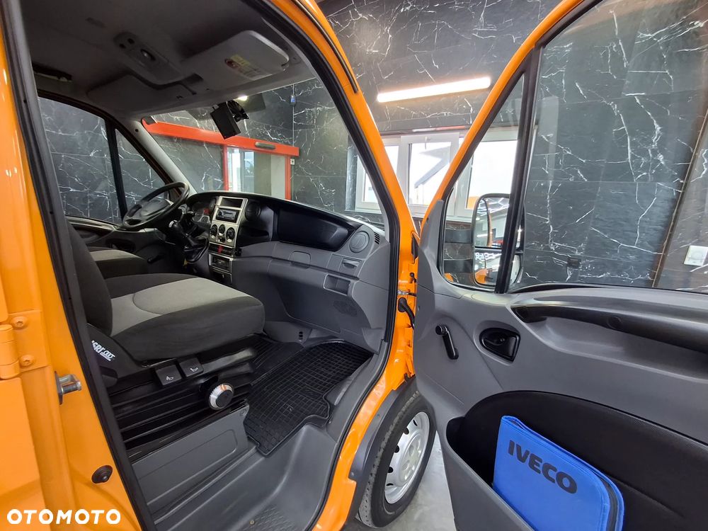 Iveco Daily 35S14 Doka Dubel Brygadówka Służba Drogowa Silnik 3.0 Pomarańczowy 6 Miejsc Hak Kamera Cofania Webasto Ogrzewanie Postojowe Plandeka Tablica Świetlna Światła Ostrzegawcze - 19