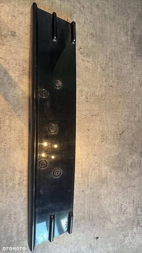ramka/listwa pod tablicę rejestracyjna przedniego zderzaka ford kuga mk2 - 2