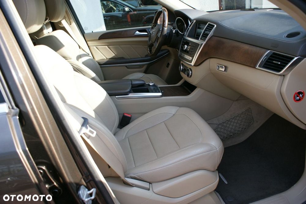 Mercedes-Benz GL - 13
