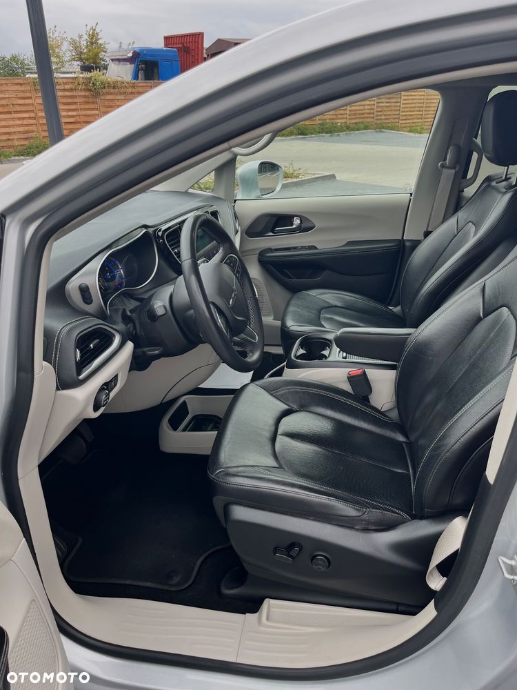 Chrysler Pacifica - 9