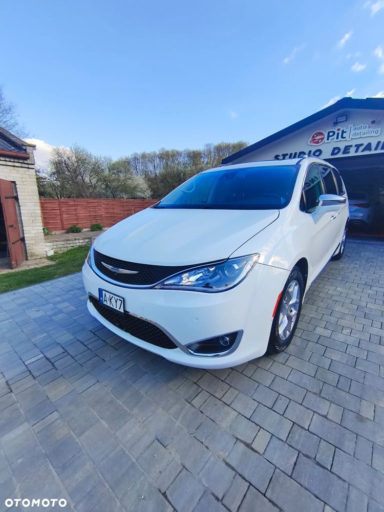 Chrysler Pacifica - 1