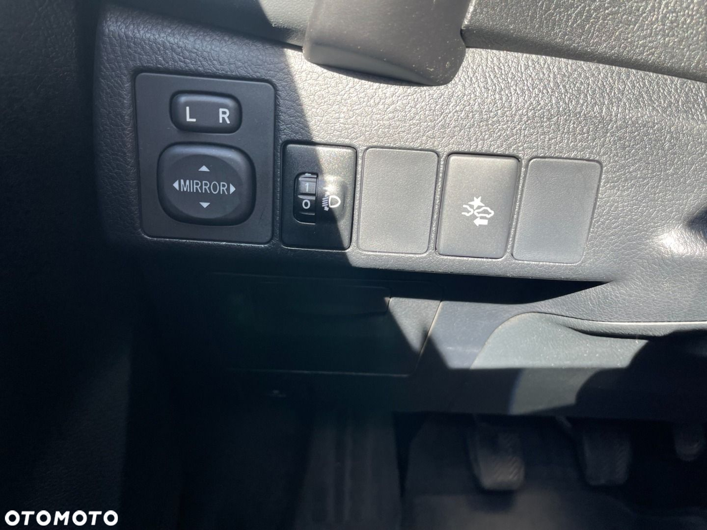 Toyota Corolla - 12