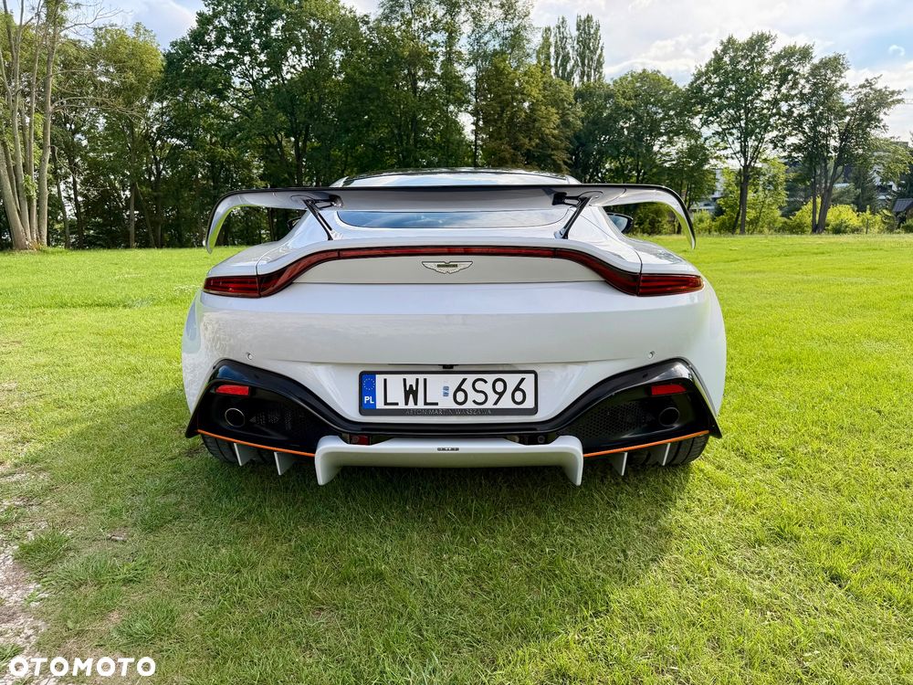 Aston Martin Vantage - 11