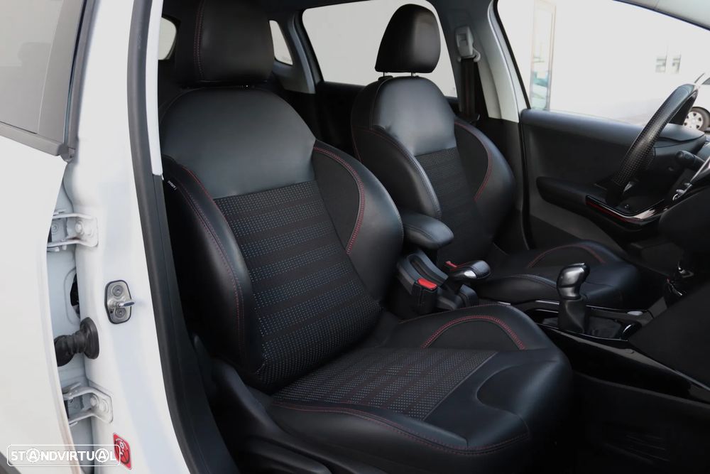 Peugeot 2008 1.2 PureTech GT Line - 49