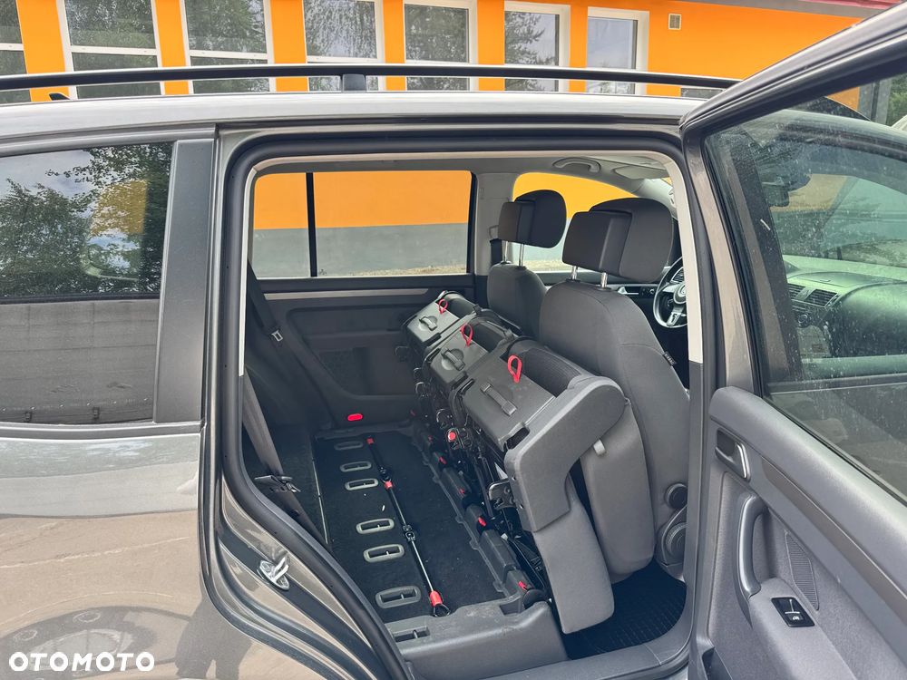 Volkswagen Touran - 20