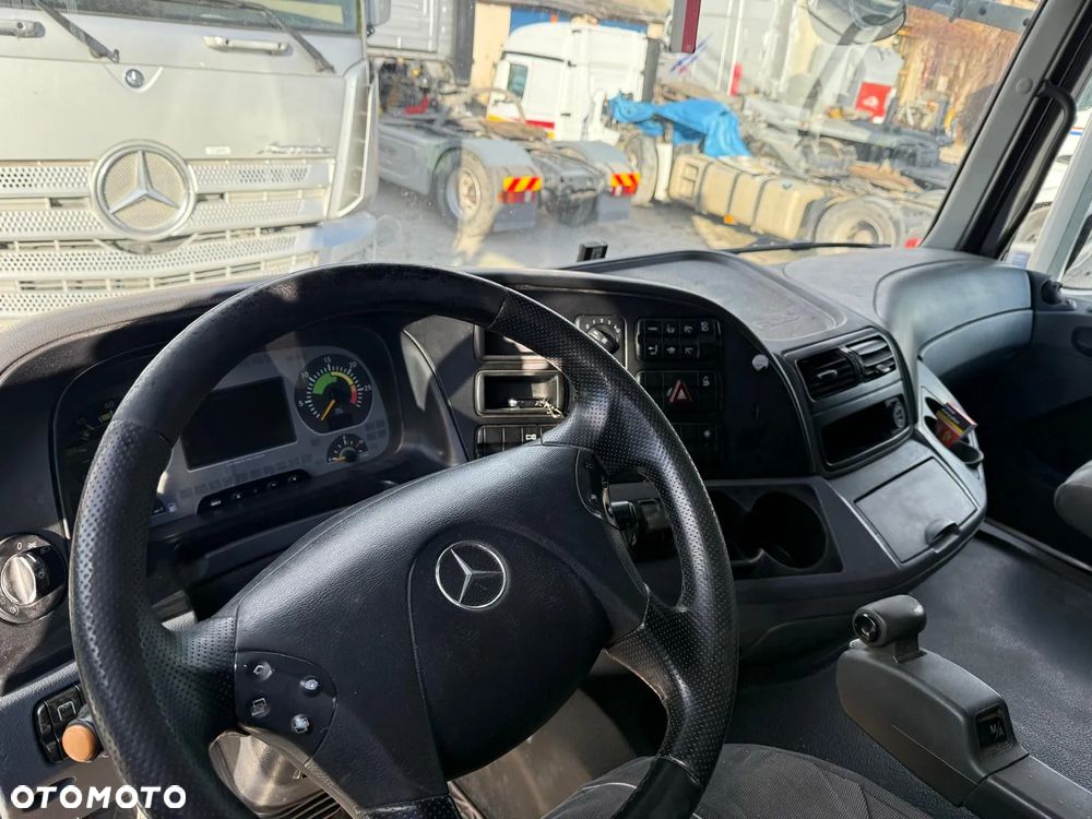 Mercedes-Benz Actros - 8