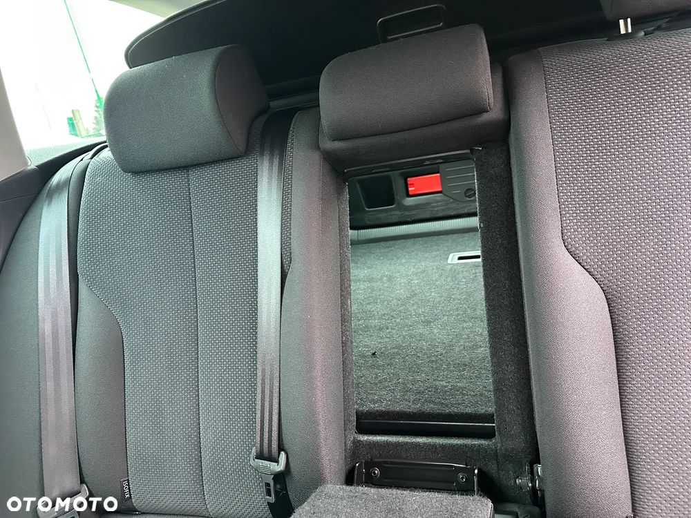 Volkswagen Passat 2.0 TDI DPF Comfortline - 23