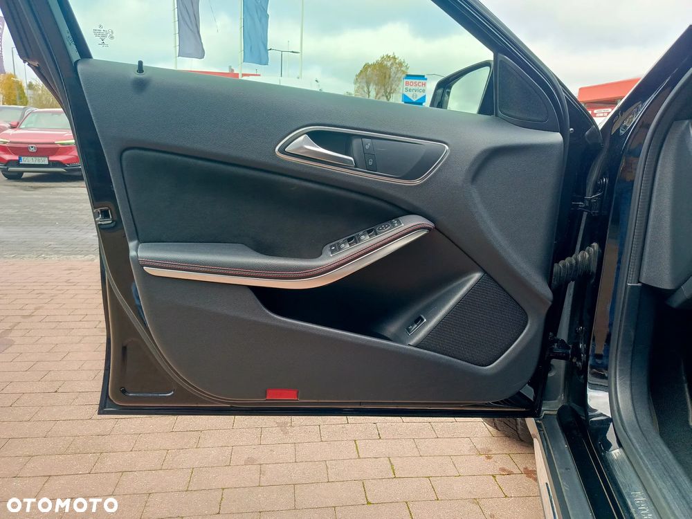 Mercedes-Benz GLA 200 7G-DCT AMG Line - 14