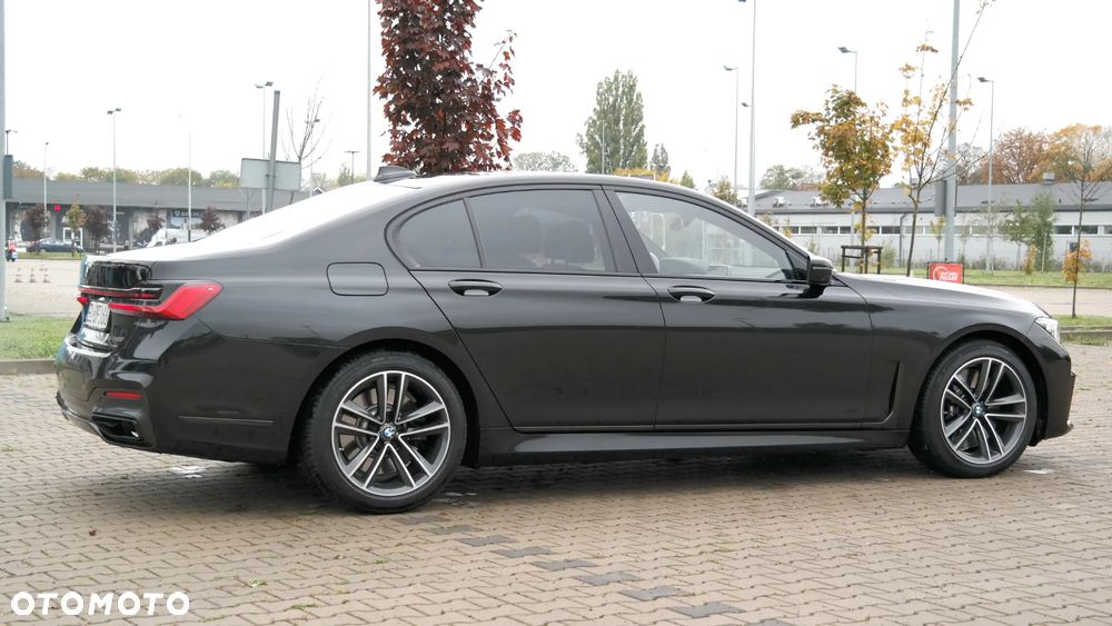 BMW Seria 7 750i xDrive sport - 33
