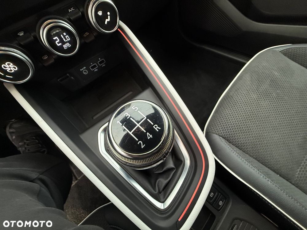 Renault Clio TCe 100 INTENS - 24