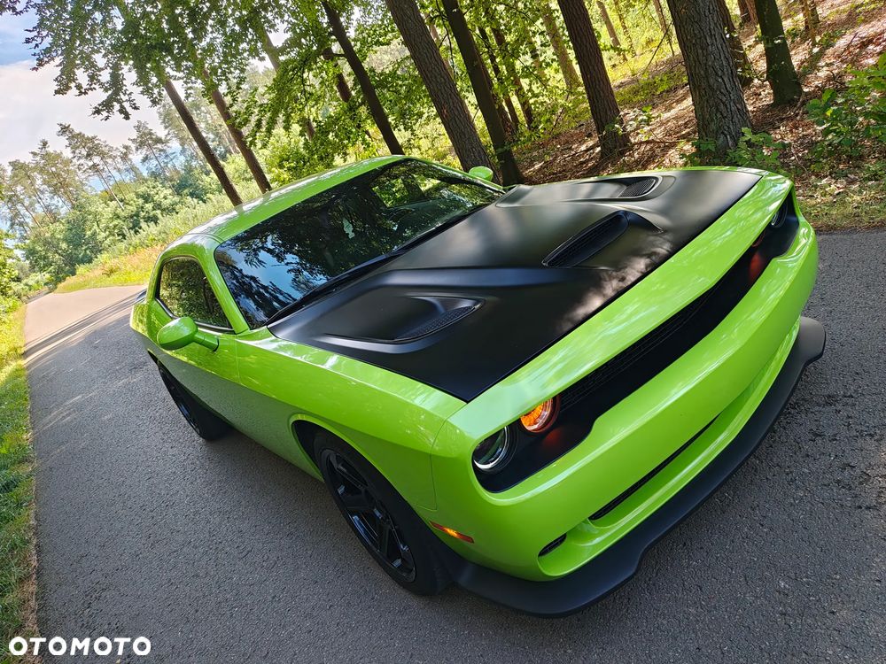 Dodge Challenger - 12