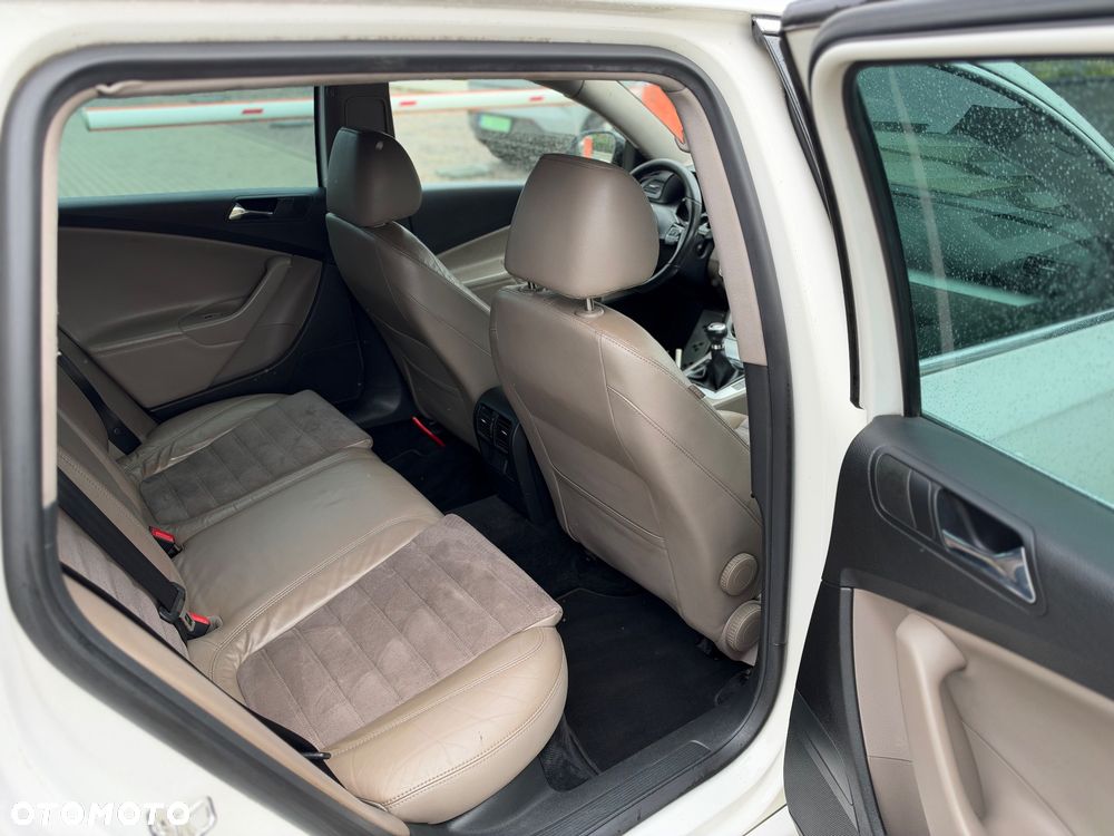 Volkswagen Passat 2.0 TDI DPF R-Line Edition - 14