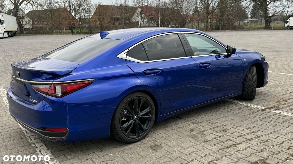 Lexus ES 300h F Sport Design - 4