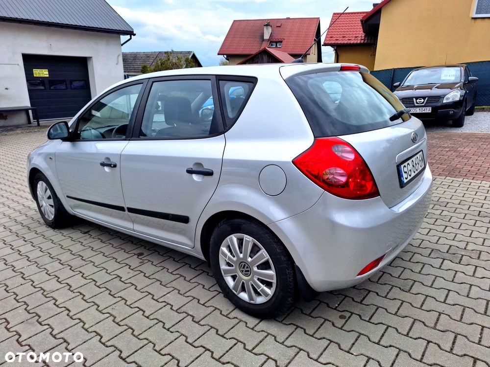 Kia Ceed - 11