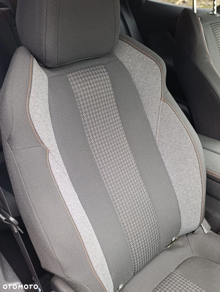 Peugeot 3008 1.2 PureTech GPF Active S&S - 19