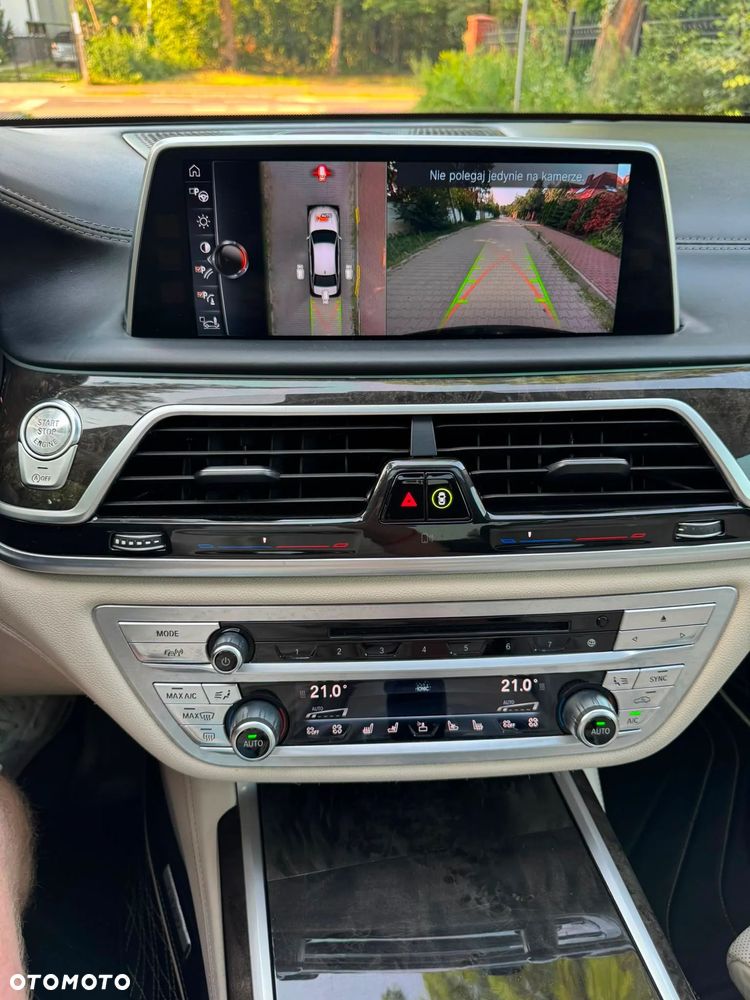 BMW Seria 7 750Li xDrive - 26