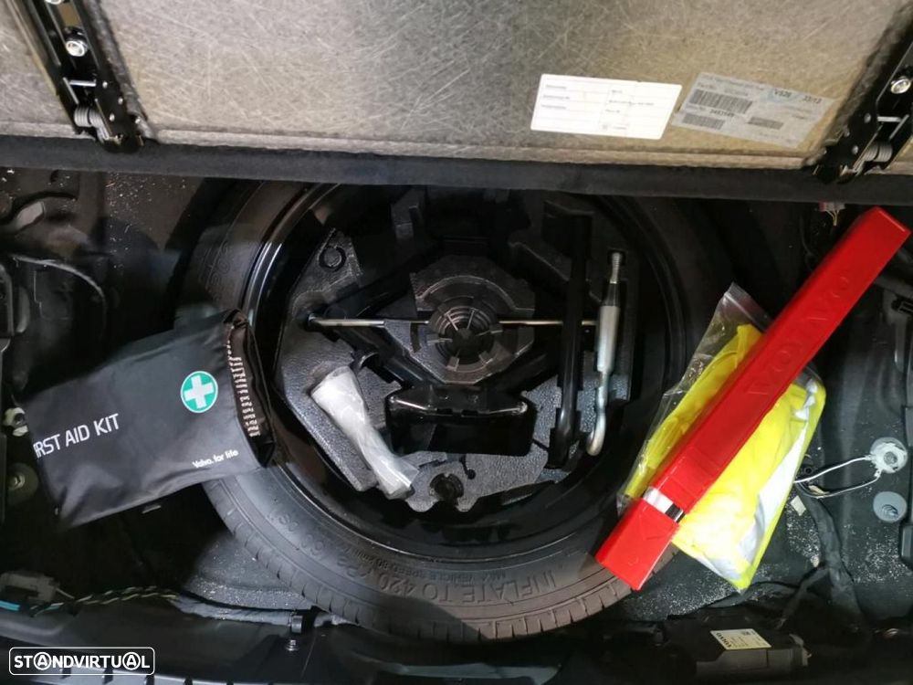 Volvo XC 90 2.0 D4 R-Design - 11