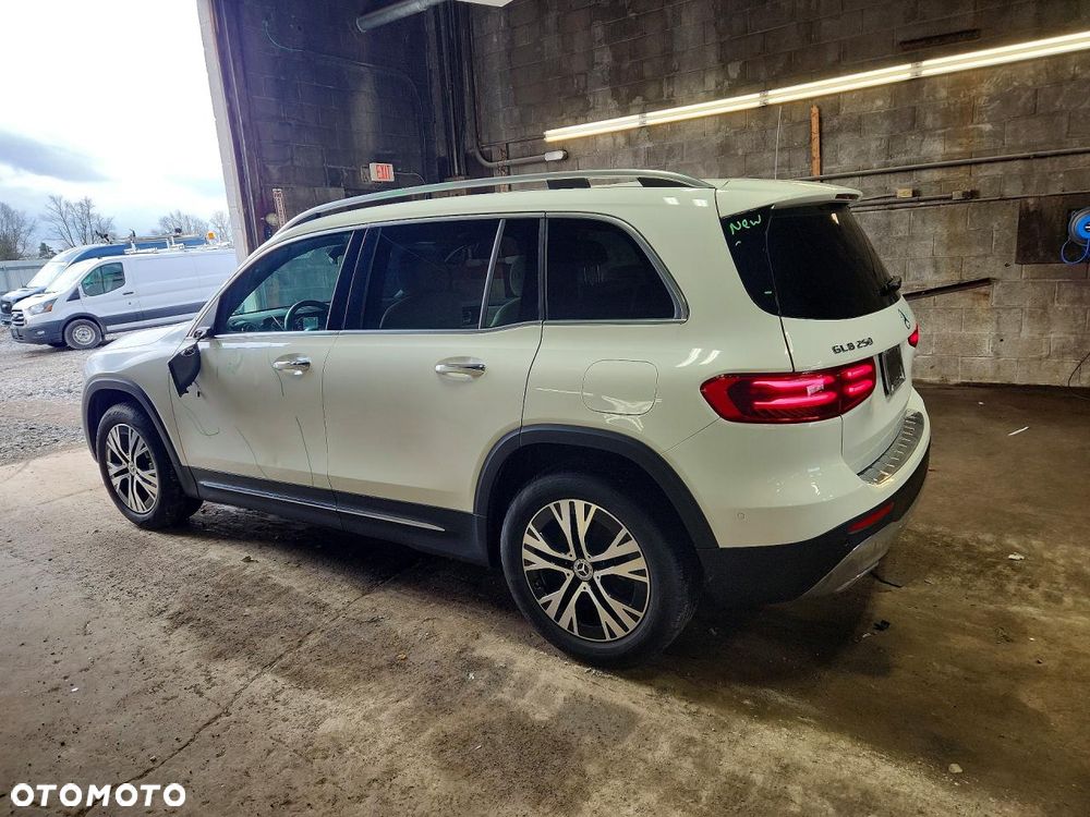 Mercedes-Benz GLB - 3