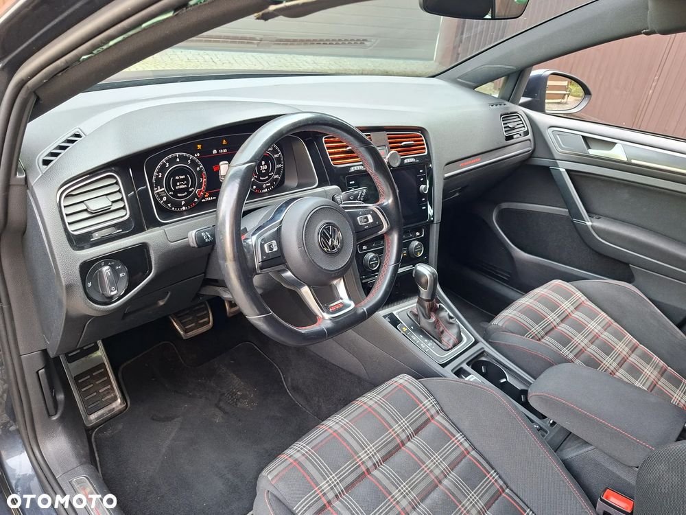 Volkswagen Golf - 16