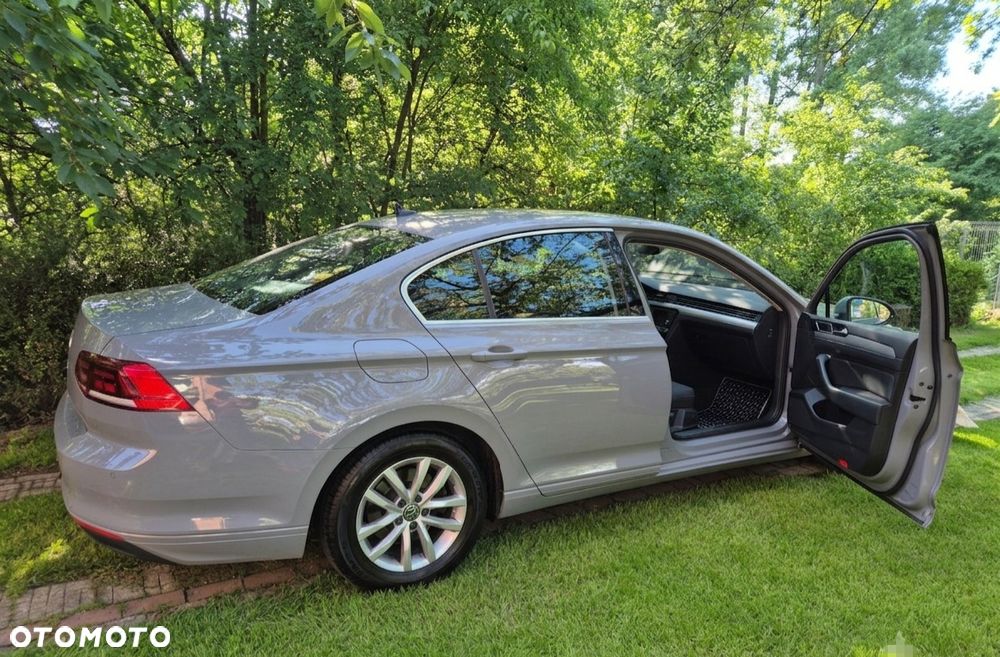 Volkswagen Passat - 2