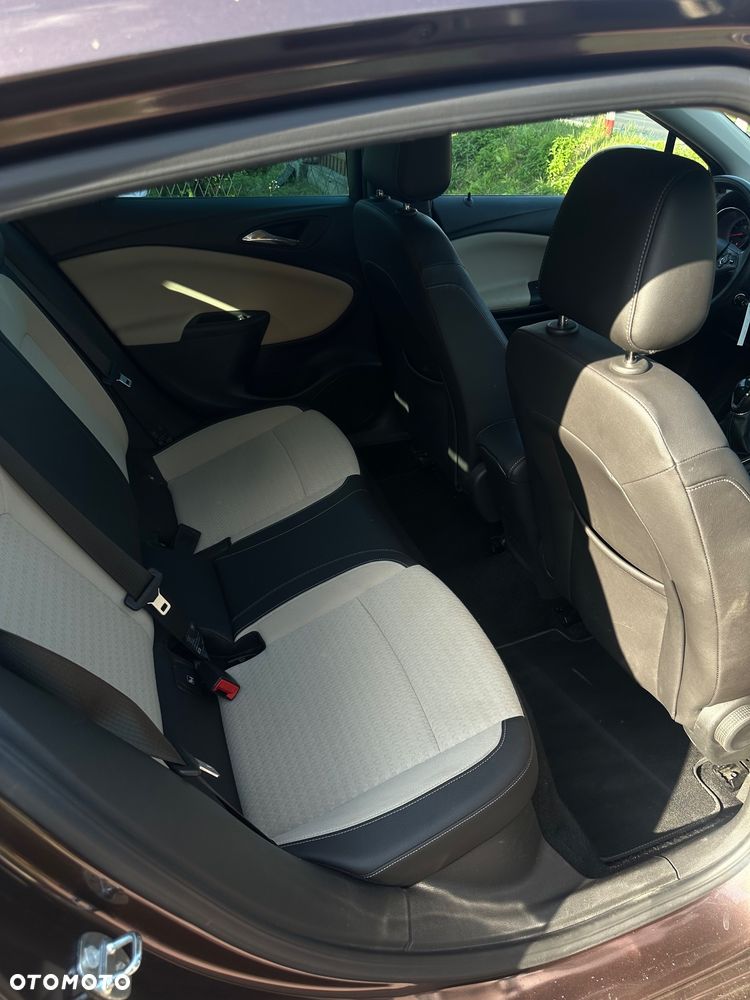 Opel Astra 1.4 Turbo Innovation - 11