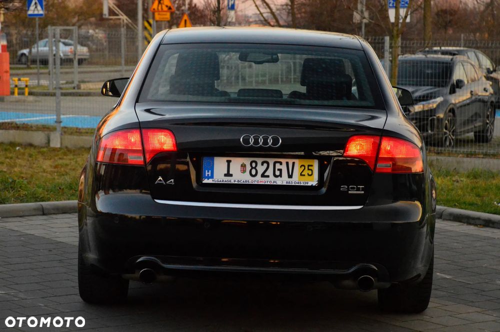 Audi A4 Limousine 2.0 T FSI quattro - 12