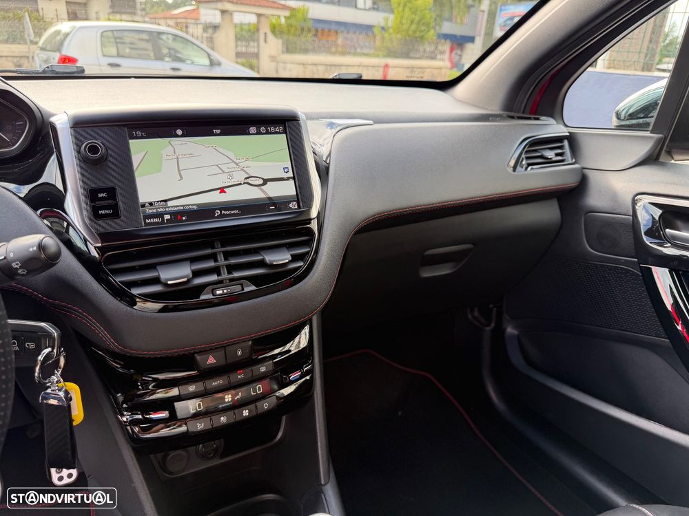 Peugeot 208 1.6 e-THP GTi by Sport - 26