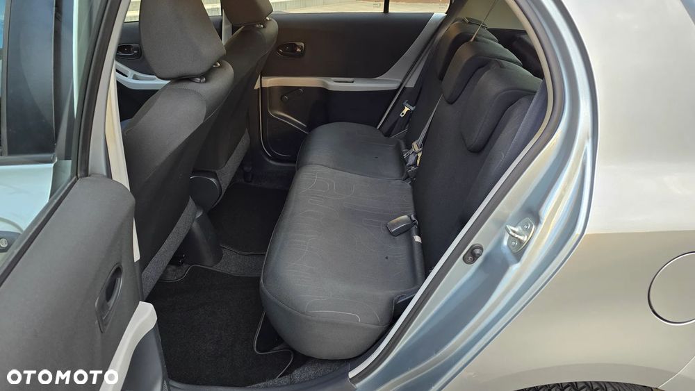 Toyota Yaris - 25