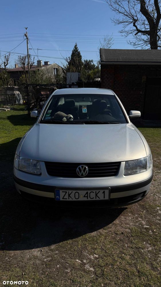 Volkswagen Passat - 1