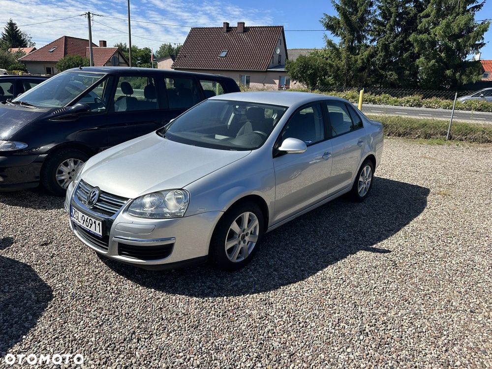 Volkswagen Jetta - 1