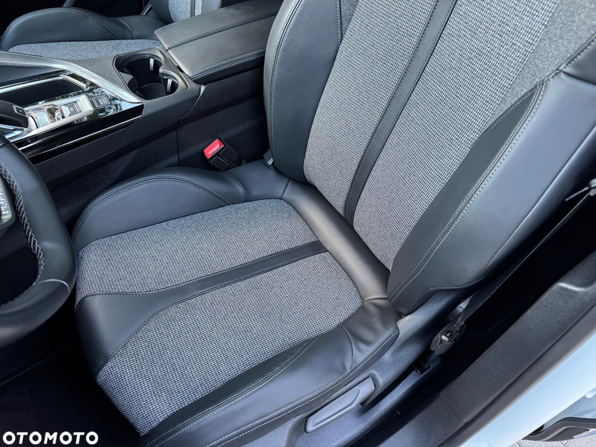 Peugeot 3008 PureTech 130 Stop & Start GPF EAT8 Allure Business-Paket - 18