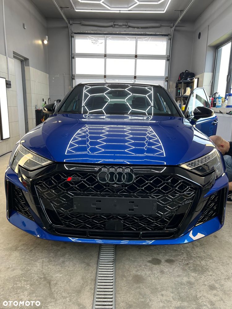 Audi RS3 Limousine - 1