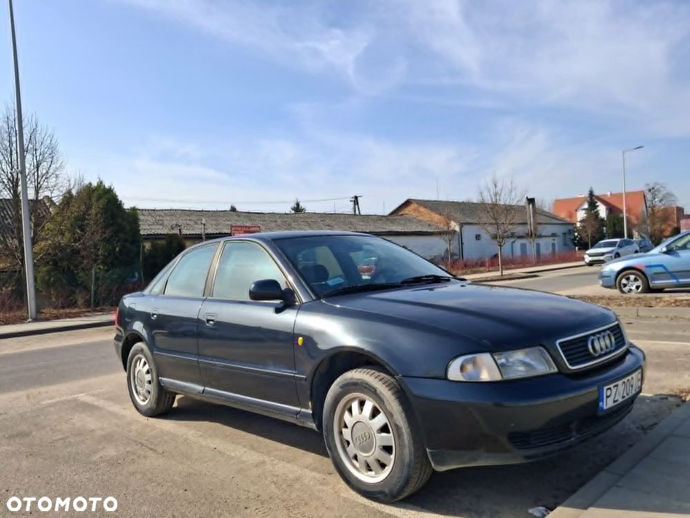 Audi A4 Limousine - 4