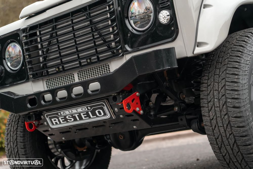 Land Rover Defender - 7