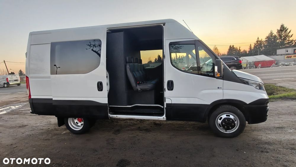 Iveco Daily 35C14  bliźniak brygadówka 7 osób - 11