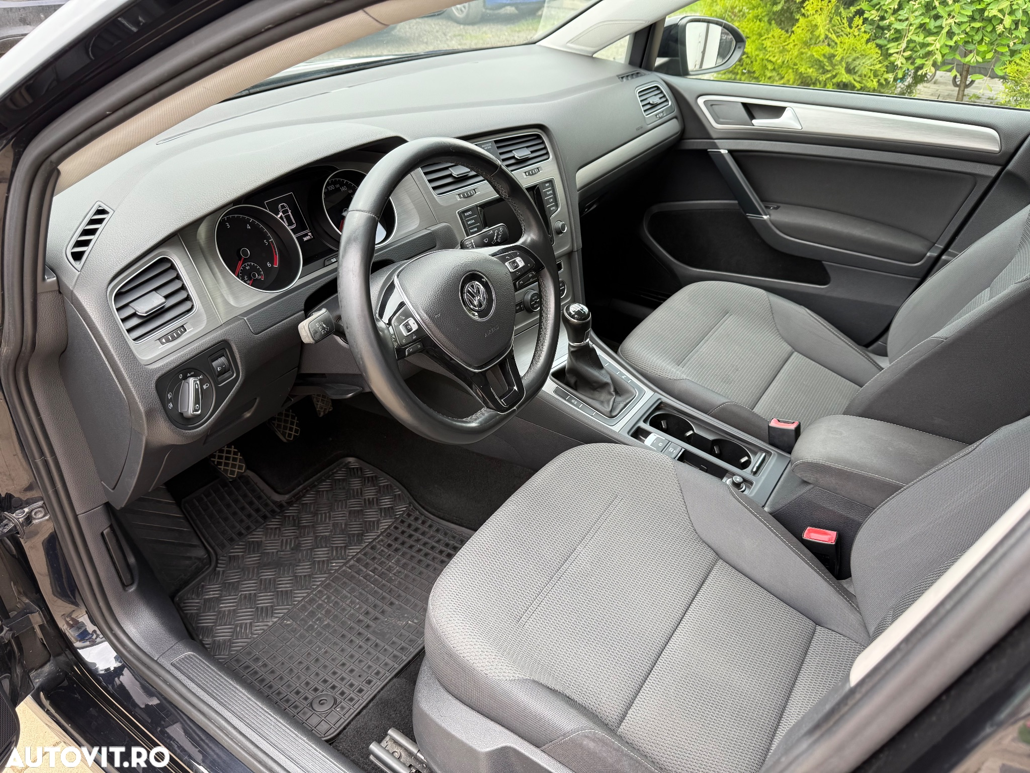 Volkswagen Golf 1.6 TDI BMT Comfortline - 9