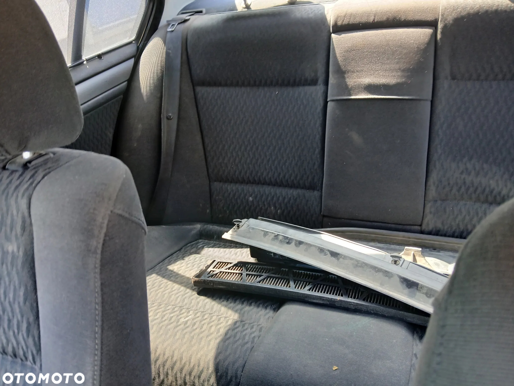 bmw E46 sedan  fotel fotele kanapa deska kokpit podsufitka boczek boczki klamka podłokietnik licznik - 6