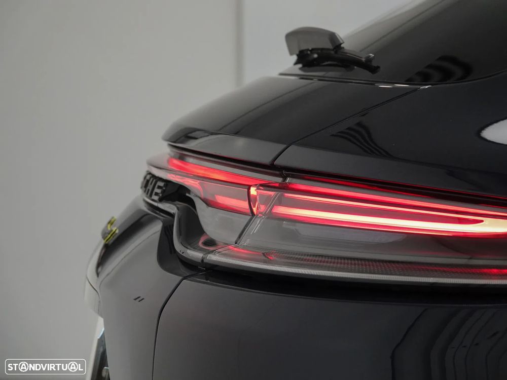 Porsche Panamera Sport Turismo 4 E-Hybrid Platinum Edition - 9