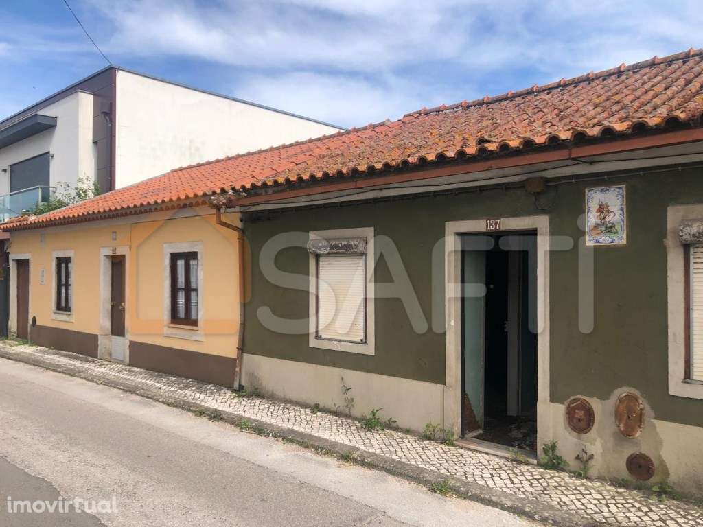 Moradia T3 para recuperar no centro de Torres Novas - Grande imagem: 3/31