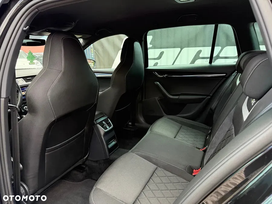 Skoda Octavia 2.0 TDI SCR 4x4 RS DSG - 32