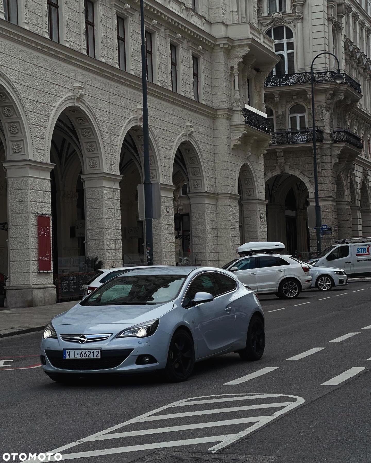 Opel Astra IV GTC 1.6 T Sport - 19